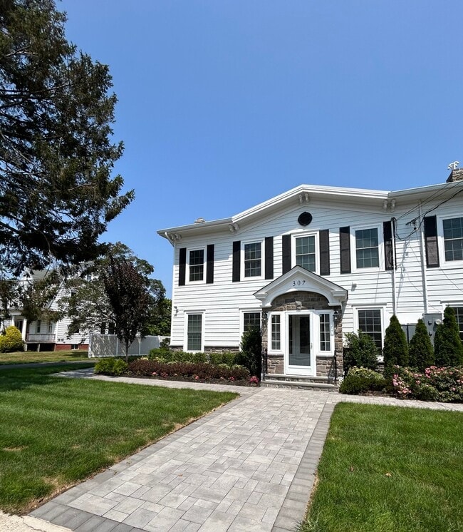 Fairfield Victorian at Patchogue Village