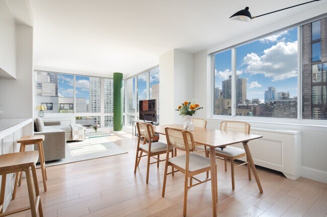 Building Photo - 389 E 89th St