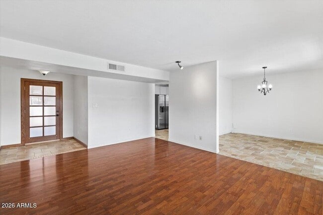 Photo - 730 N Sycamore
