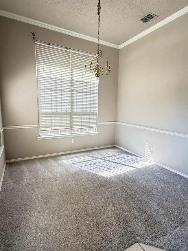 Photo - 2040 Camelot Dr