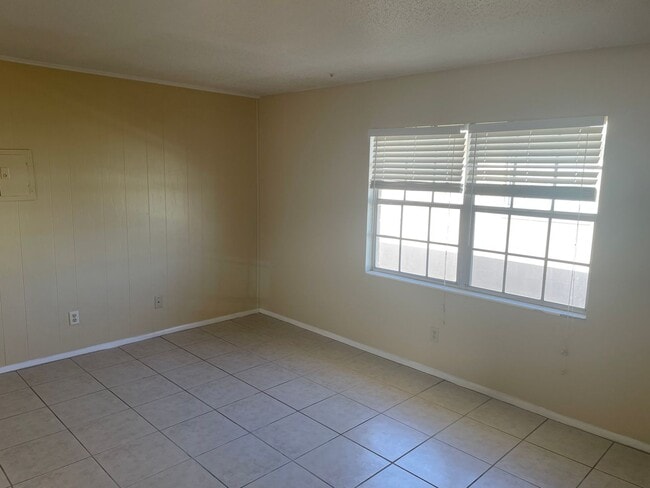 Photo - 2 bedroom 2 bath - walk in closet - master - dining area in kitchen