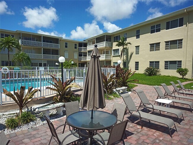 Photo - 450 Golden Isles Dr Unit 2B