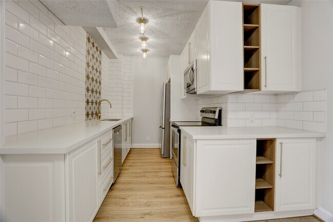 Photo - 1400 Hermann Dr Unit 15D