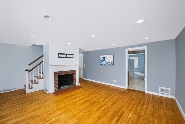 Photo - 52 Common St