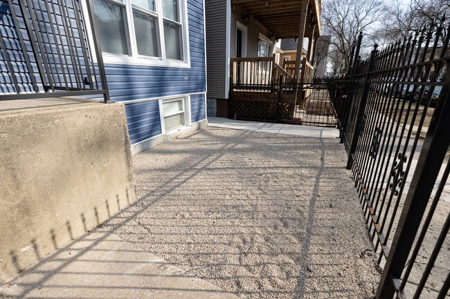 Photo - 2175 N Maplewood Ave Unit G