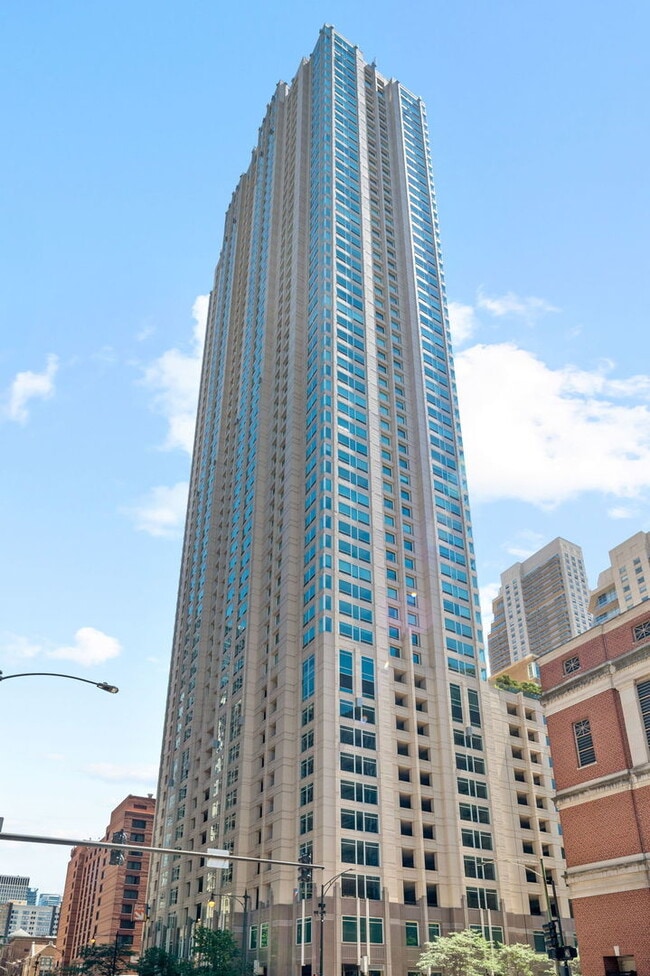 Building Photo - 33 W Ontario St Rental