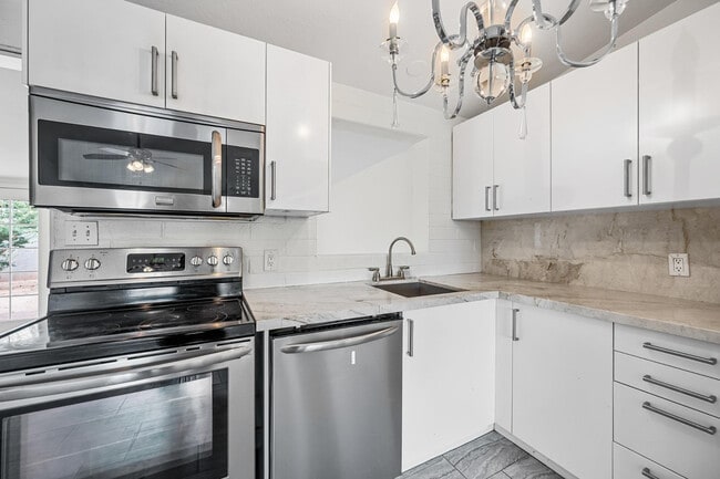 Photo - 11044 E University Dr