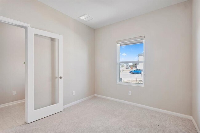 Photo - 113 Copper Lily Dr