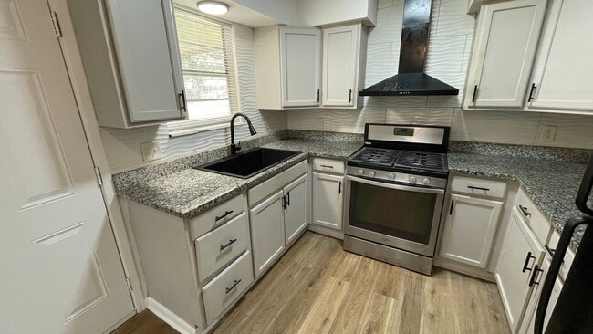 Photo - 3 Bedrooms • 2 Bathrooms • $1,275/mo