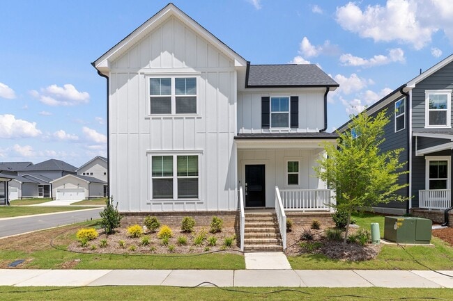 Building Photo - First-Floor Primary + Resort-Style Amenities in Saunders Farm!