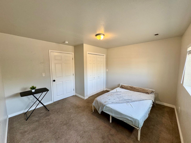 Building Photo - 546 E Delno Dr Rental
