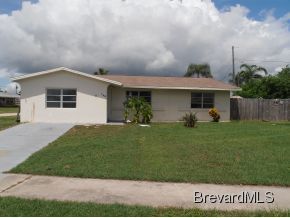 Photo - 740 Angle St NE