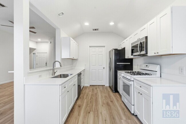 Photo - 606 Colonial Park Blvd