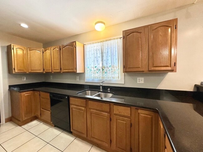 Photo - 180 Kenney St