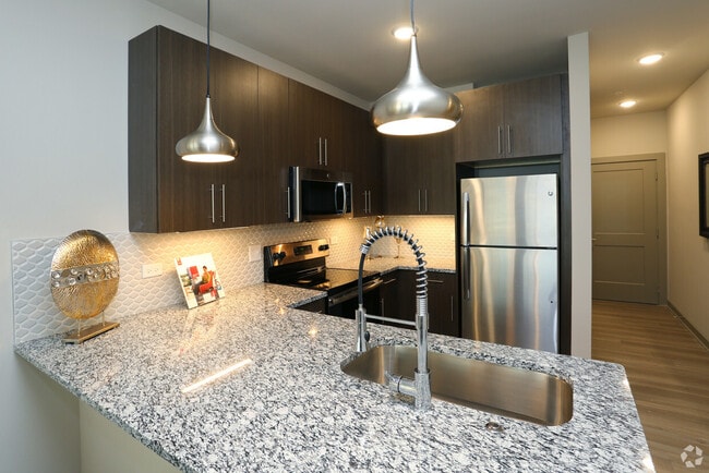 Photo - 700 E Algonquin Rd