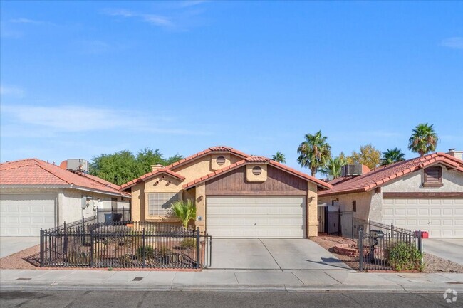 Building Photo - Open and Airy 3 Bedroom Single Story Home