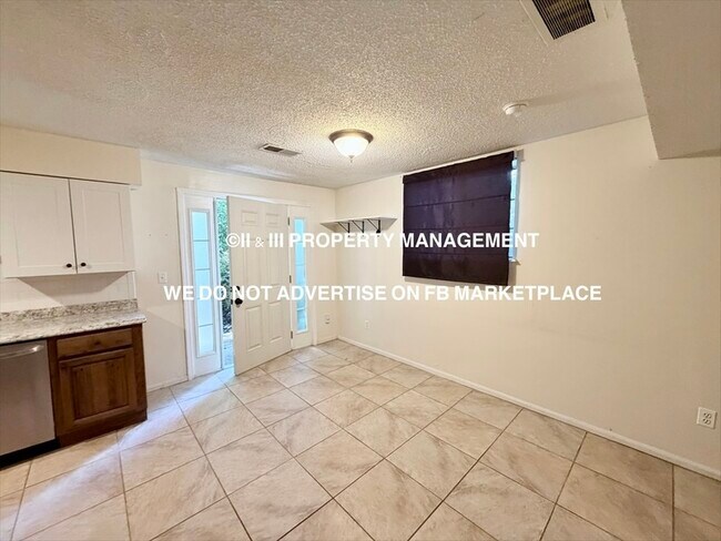 7801 N Oregon Ave