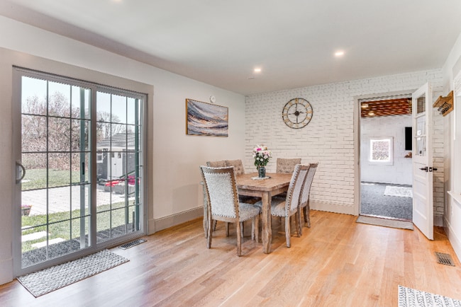 256 Hanscom Rd