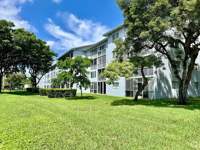 Building Photo - 12600 SW 5th Ct Unit 404L Rental