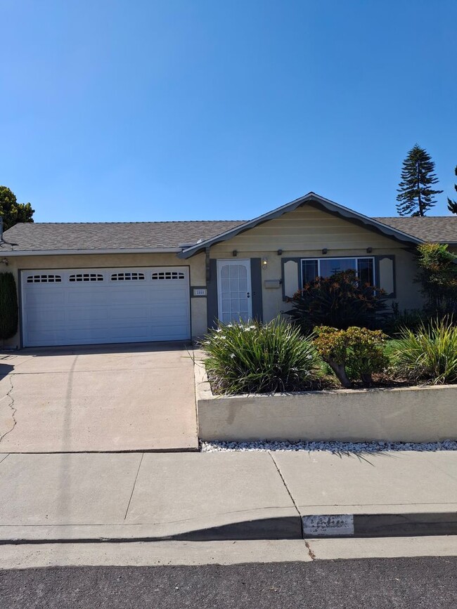 Charming 3 Bedroom, 2 Bath Home with Centr... - Charming 3 Bedroom, 2 Bath Home with Centr...