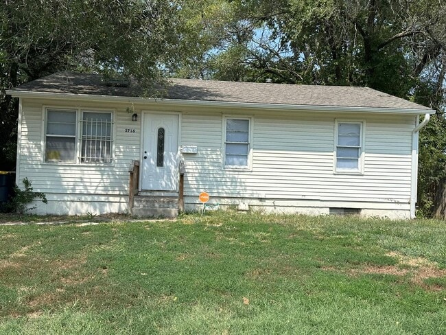 Building Photo - 3 bedroom 1 bath Rental
