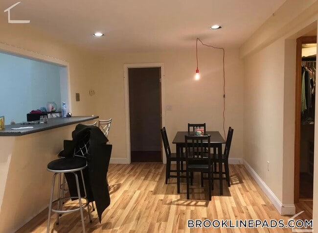 Building Photo - 94 Pleasant St