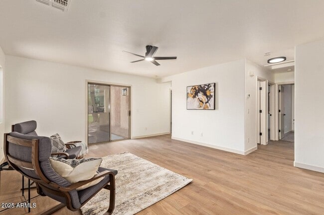 Photo - 43949 Sagebrush Trail