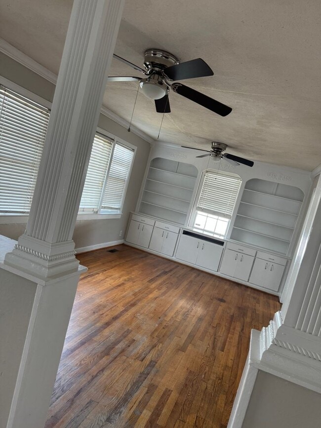 Photo - 320 W 41st St