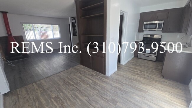 Photo - 2012 Marshallfield Ln Unit A