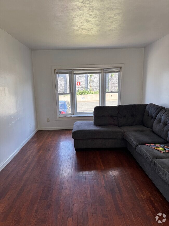 Building Photo - 656 S Gannon Ave Unit 1 Rental