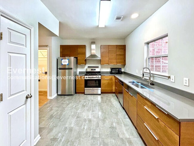 Photo - 8002 St Charles Square