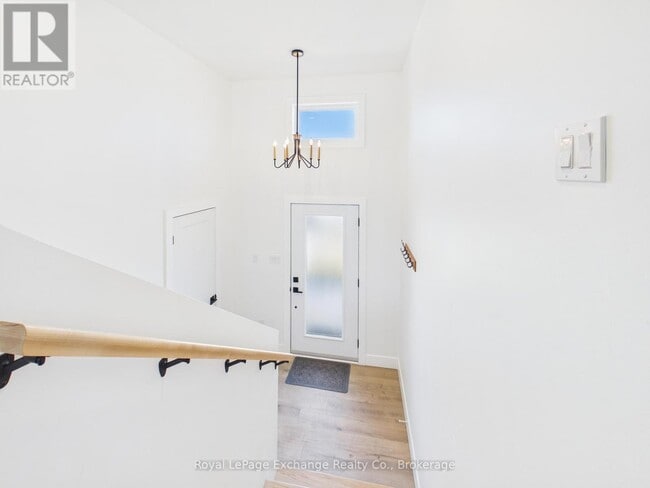 Photo - 1085 Sutton St