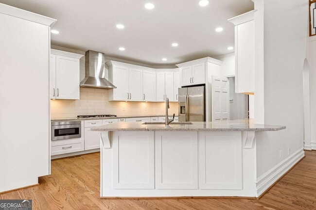 Photo - 1158 Queensgate Dr SE