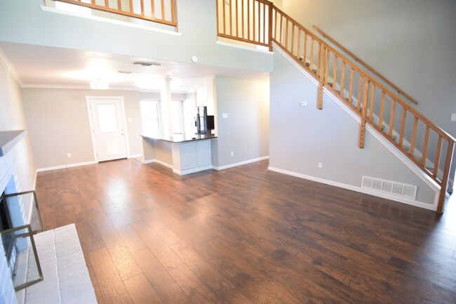 Photo - 711 Brazos Dr