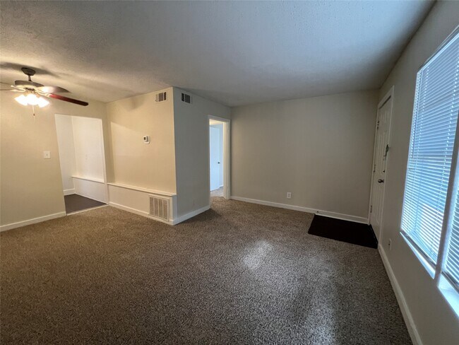 Photo - 5415 Scott St Unidad 37