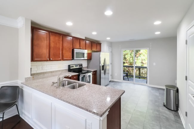 Photo - 100 Stratford Lakes Dr Unit SL 276 2 Bed 2.5 Bath