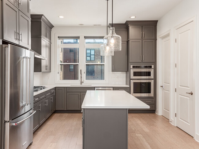 Photo - 766 N 6th St