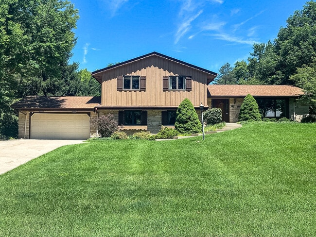 Building Photo - 6211 Fisher Ln