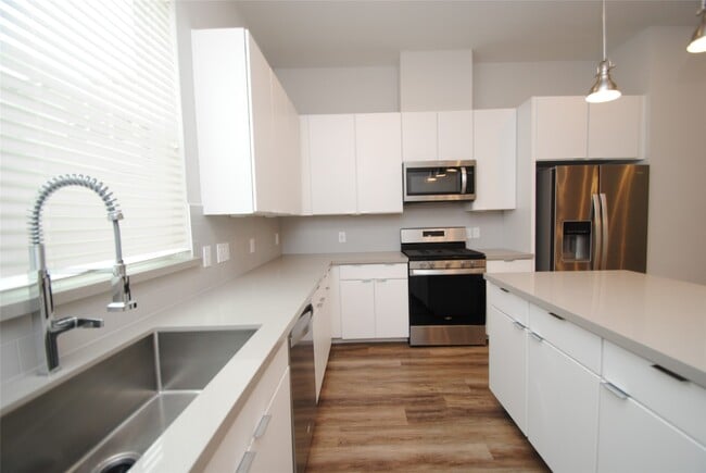 Photo - 1270 N Post Oak Rd