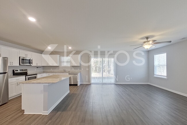 Photo - 138 Western Red Cedar Dr