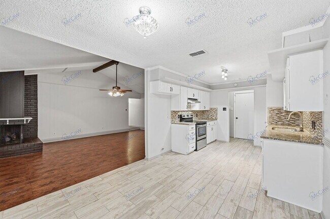 Photo - 2602 Burningtree Ct