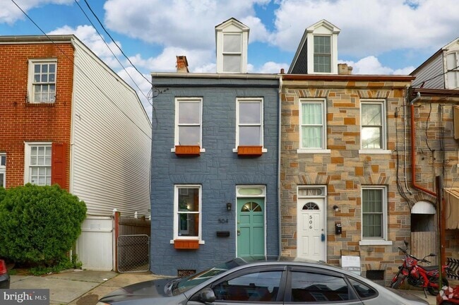 Building Photo - 504 Poplar St Rental