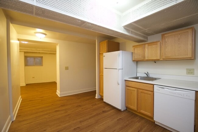 Photo - 626 W Wellington Ave Unit RG