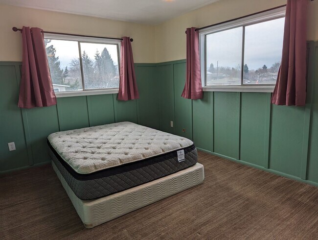 Photo - Private room for rent in a 4 bedroom house...