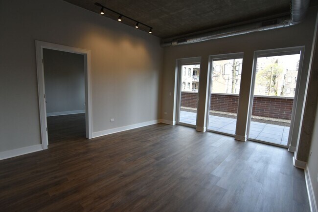 Photo - 3832 N Broadway St Unit 504