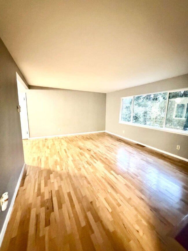 Photo - South Burlingame Classic Cottage, Gardners Welcome