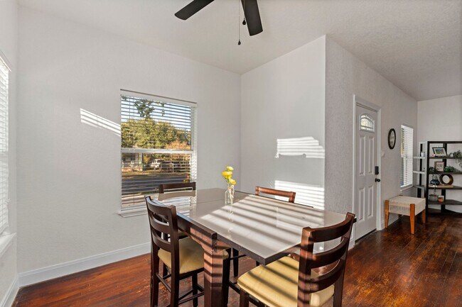 Photo - Beautifully Updated 3 bedroom, 2 bath!