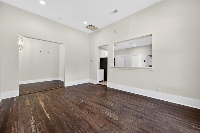 Photo - 529 W Clark St