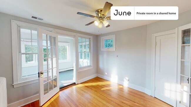 Room in Shared 6 bed/3 bath home in Brookland