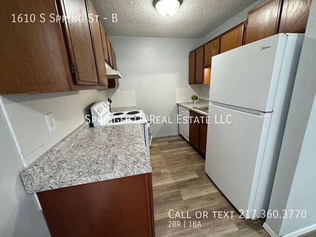 Photo - A Breath of Fresh Air: 2 Bed/1 Bath Main F... Unidad B
